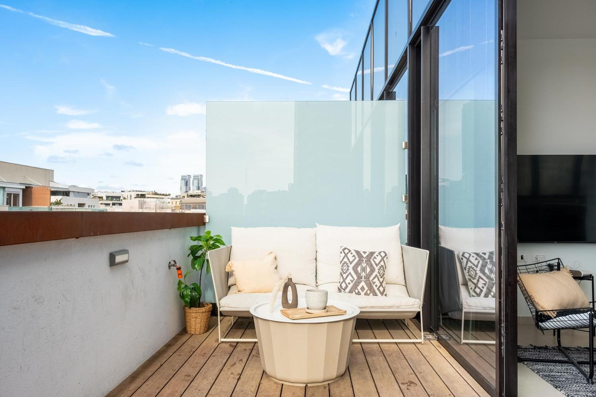 Montefiore Rooftop By Nimizz